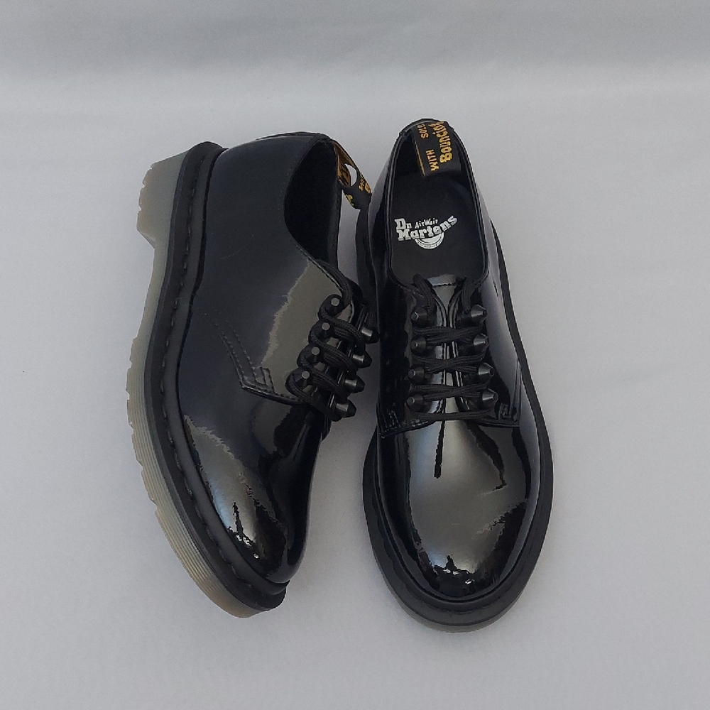 Dr. Martens Smiths Stud Black Patent Leather Oxfords Women's 6 New w/ Flaws